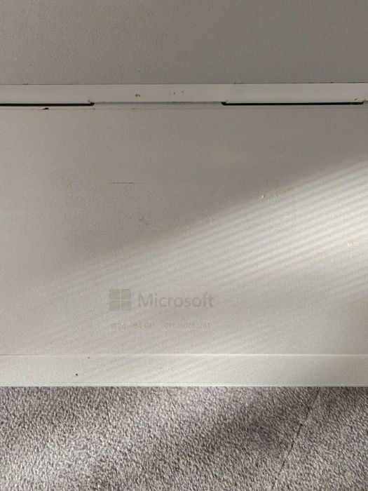 Tablet Microsoft Surface Go 1824 4 GB/64 GB + 2 ładowarki