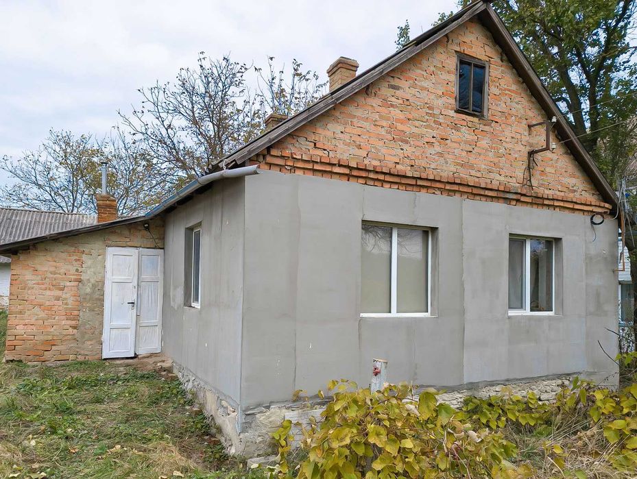 Будинок у Кунині поруч із зупинкою маршрутки