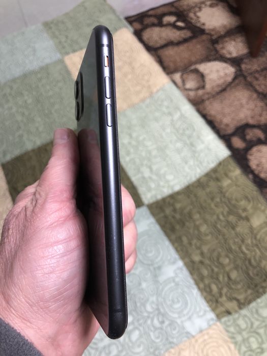 Продам айфон 11/64