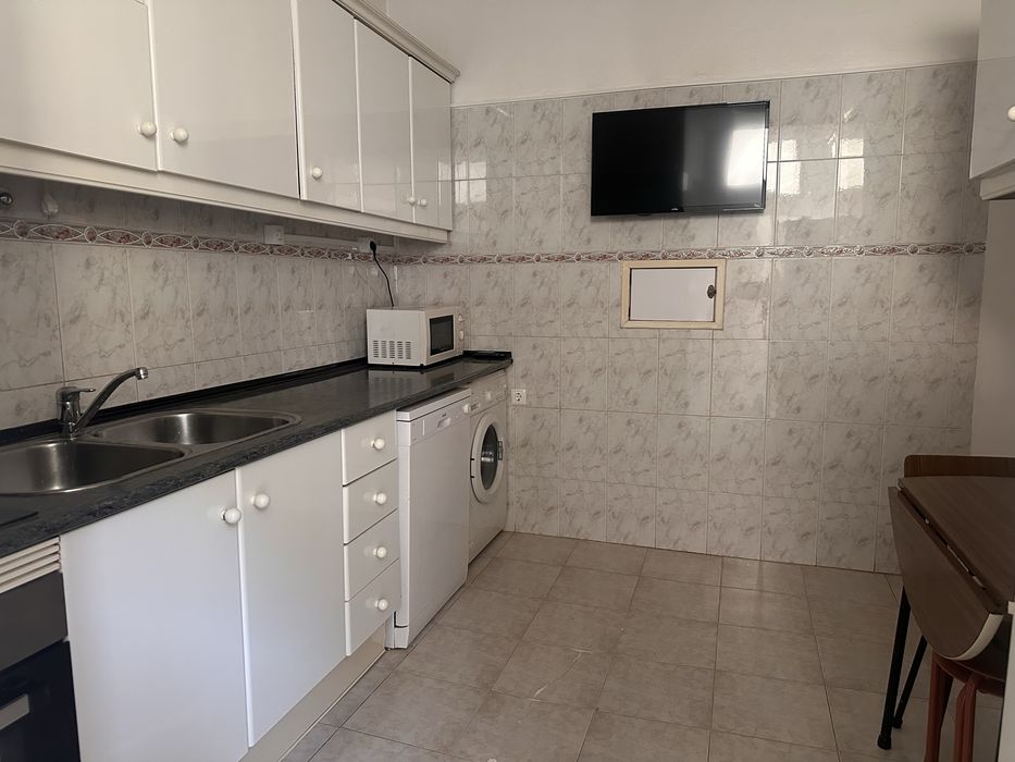Quarto mobilado, individual, despesas incluidas, estudantes ou trabalhadores