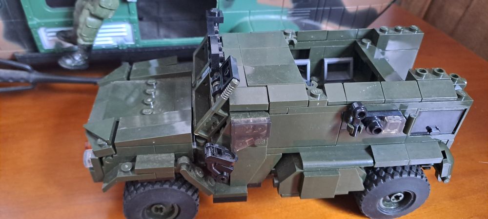 Conjunto de brinquedos, helicóptero militar, jipe e soldado