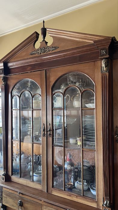 Louçeiro Antigo de Sala em Madeira Maciça com Vitrines