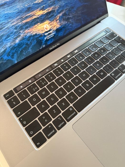 MacBook Pro 16” - i7 512gd ssd 16gb Ram