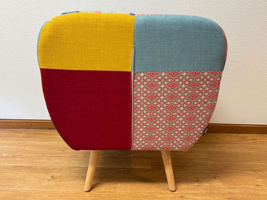 Poltrona colorida, Melby, poltrona de tecido multicolor