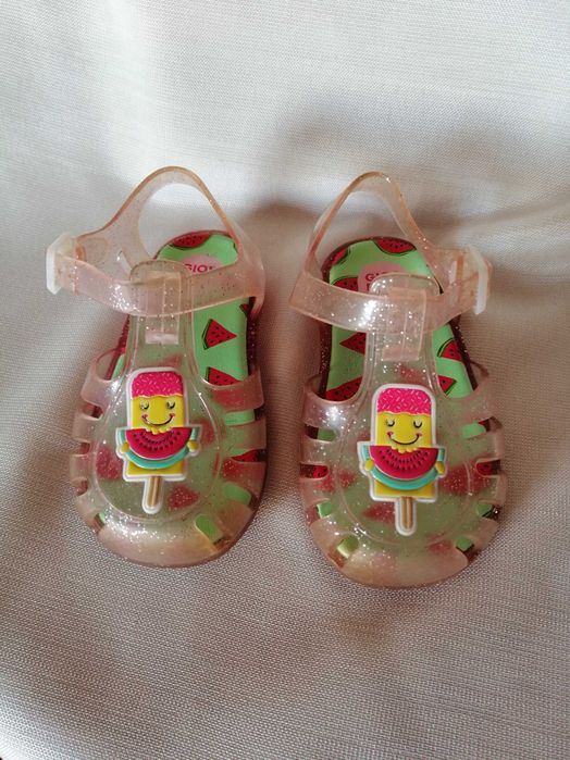 Sandálias de menina