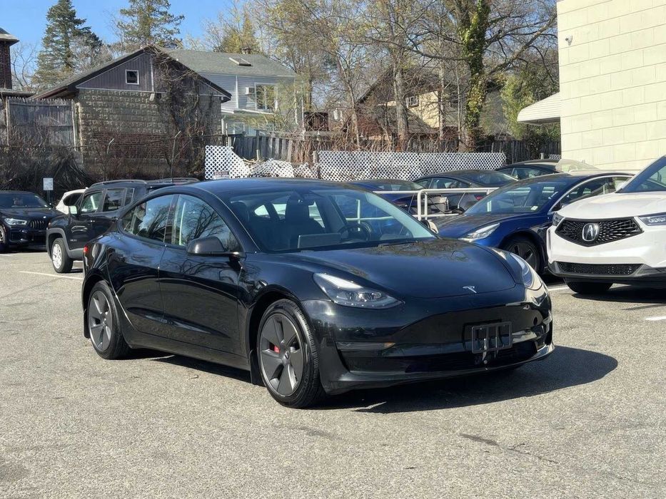 Tesla Model 3      2021