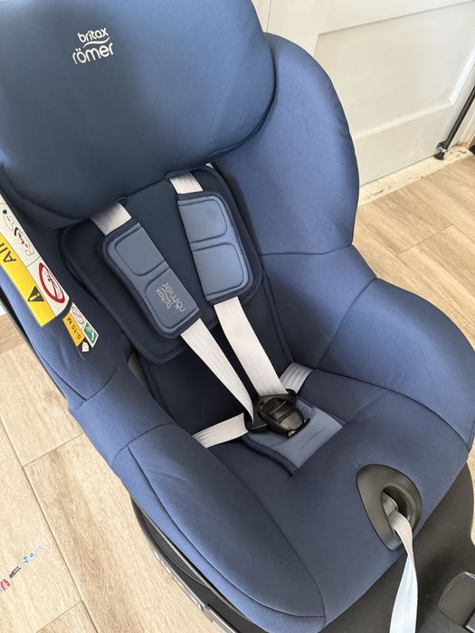 A cadeira-auto Britaz Romer Dualfix M i-Size. Azul.