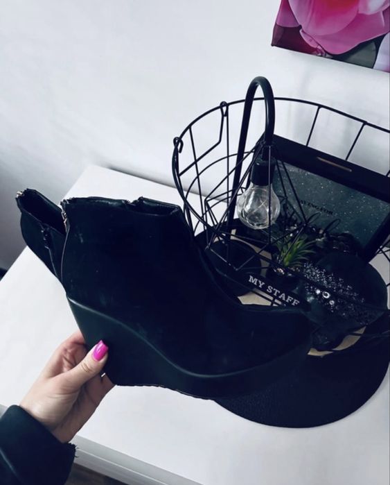 Buty na koturnie 37