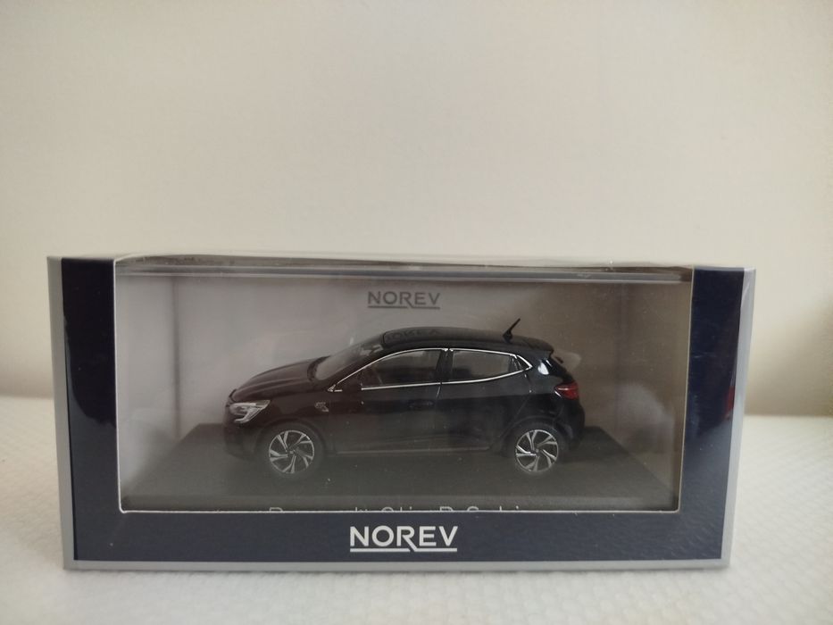Miniatura Renault Clio RS Line 1/43 Nova