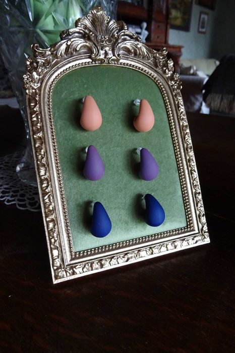 Zestaw kolczyków sztyftów matowe gumowe łezki