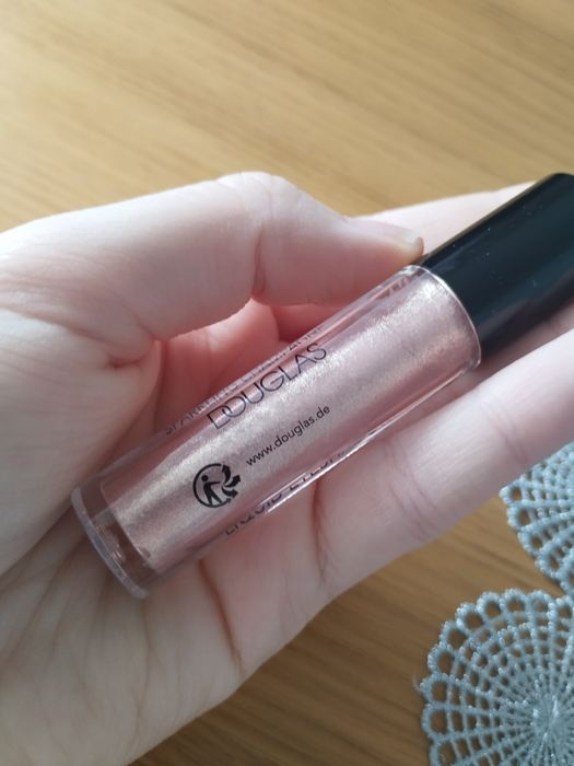 Douglas liquid eyeshadow sparkling champagne