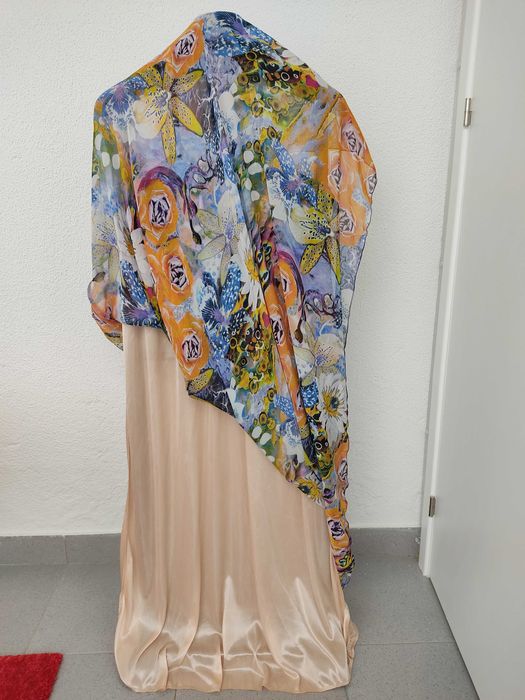 Vestido maxi sem costas em tecido muito fino