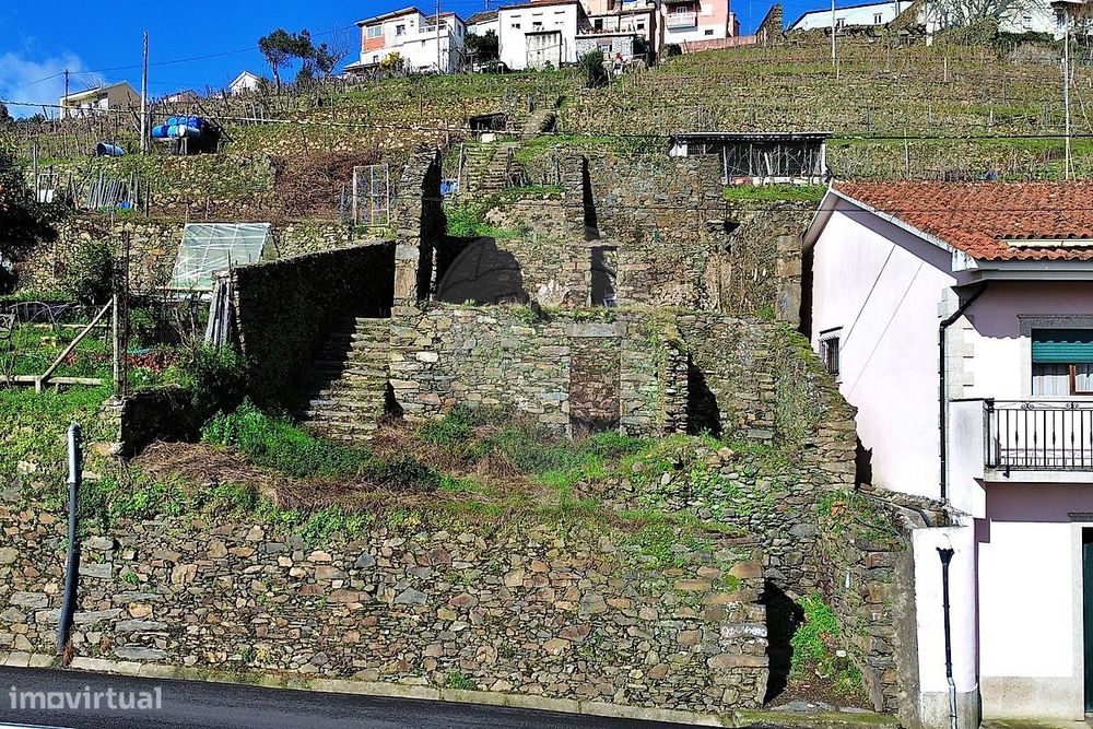 Moradia T1 para venda — Oliveira, Vila Real
