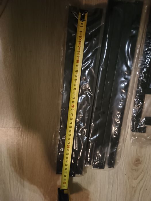 Stojak metalowy na narzędzia ogrodowe