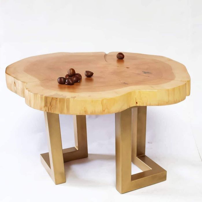 Mesa de tronco de cedro