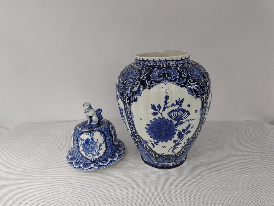 Wazon Delft. Amfora.