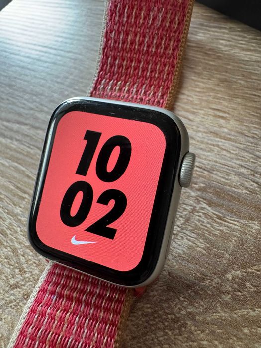 Apple Watch Nike series 6 40mm silver aluminium