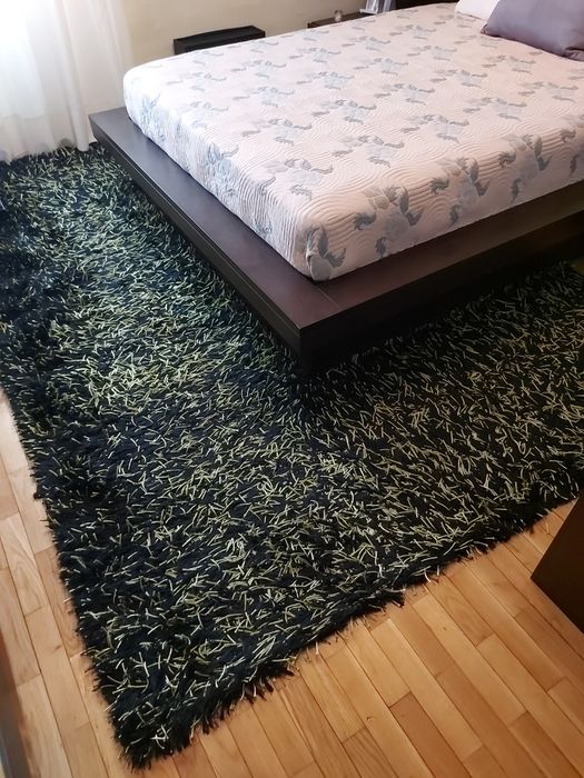 Carpete de grande preto e verde