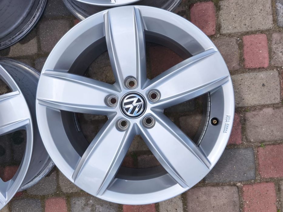 Felgi aluminiowe 17 Volkswagen Golf Passat Tiguan TOURAN Sharan Caddy 5x112