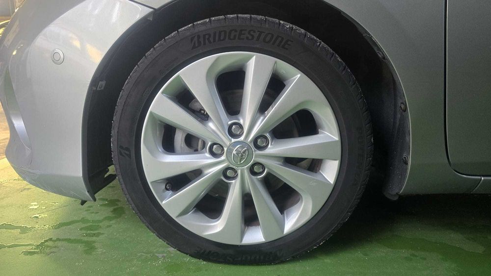Toyota Auris 1.8 HSD - Salvado