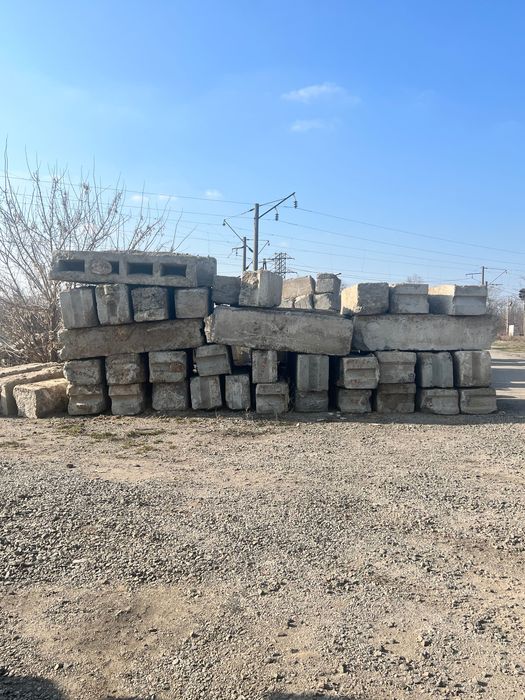 Продам будівельні матеріали: клюшки, плити