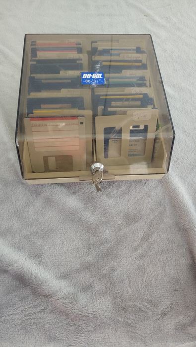 59 Dyskietek Atari 3,5 + box