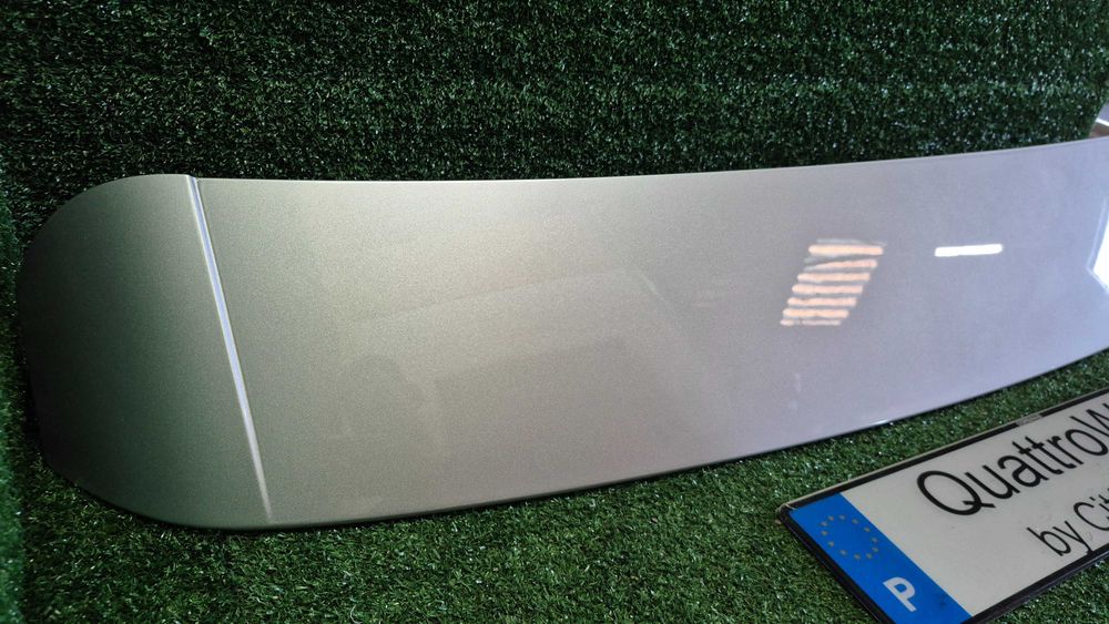 Aileron Audi Q5 8R original com 3º stop 8R0827933A - pintura nova - em excelente estado