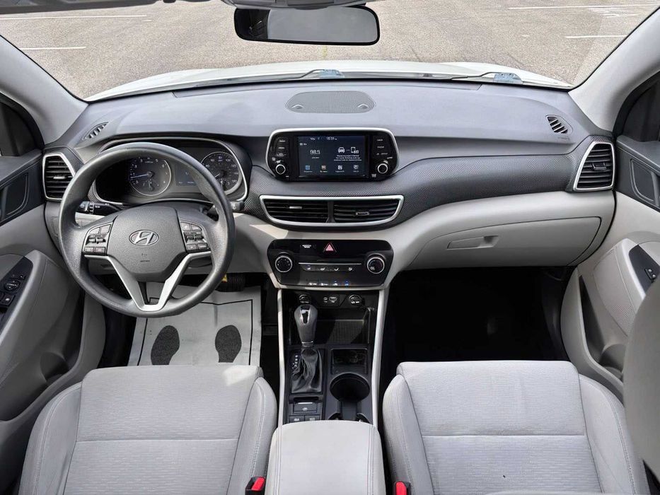 Hyundai Tucson SE      2019