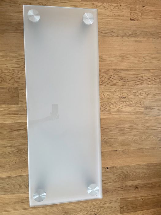 Stolik RTV ze szkła hartowanego