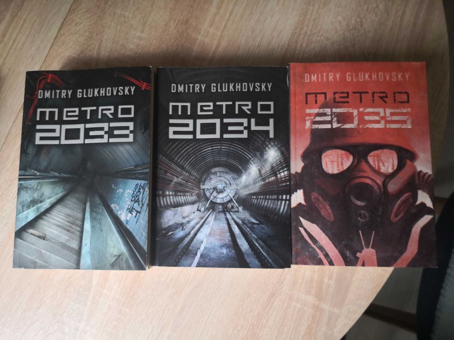 Powieść ,,Metro'' ciekawa książka w dobrej cenie.