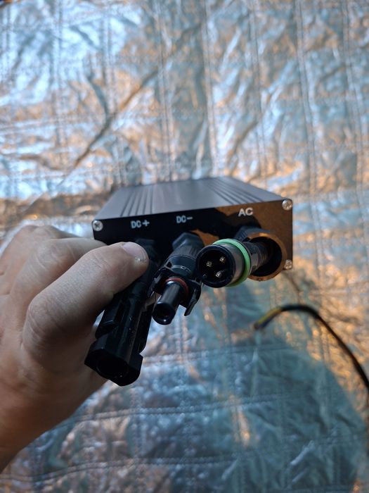 Mikroinwenter sieciowy y&h 750w