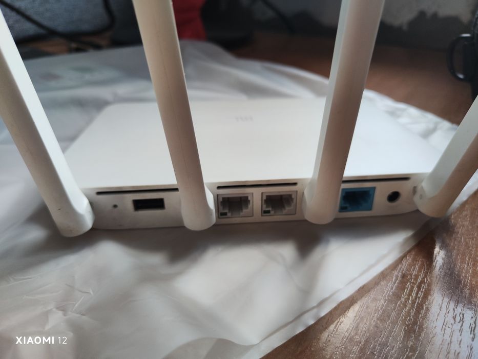 Роутер Xiaomi кріплення на стіну.