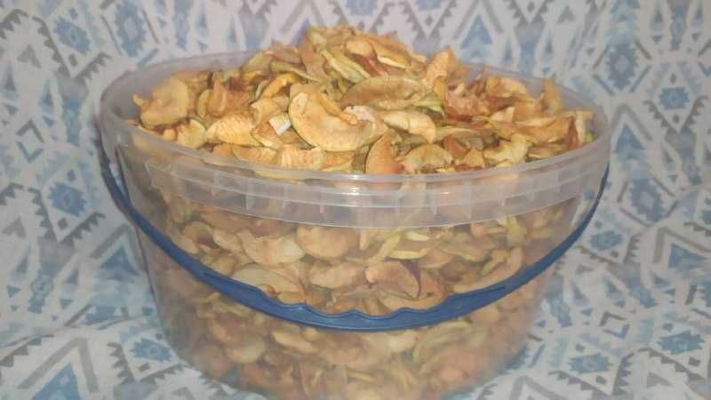 Сушені яблука, і гриби білі