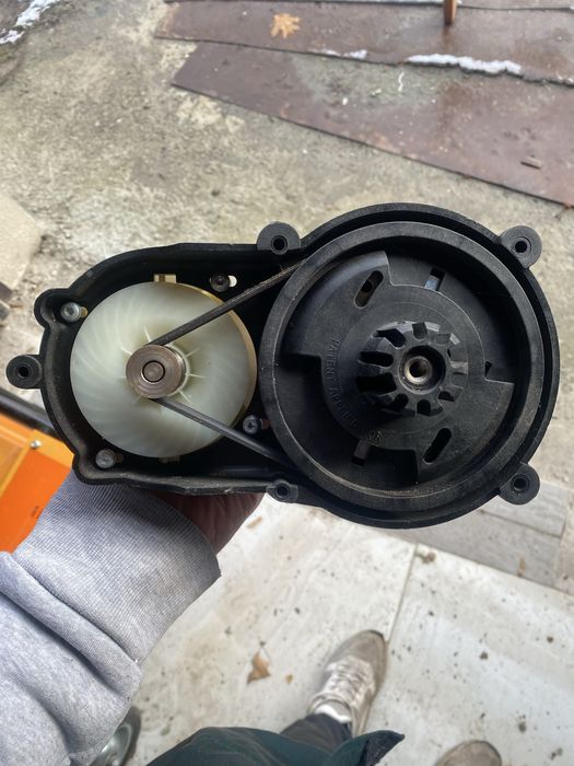 Електричний двигун в комплекті для газонокосарки