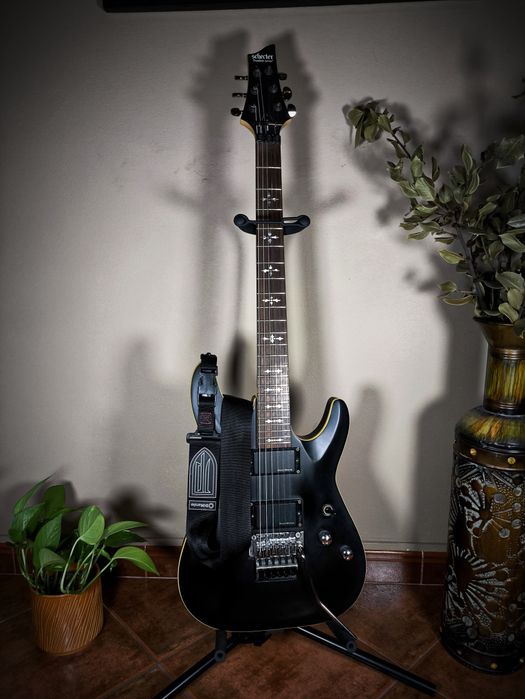 Guitarra Schecter Demon-6 com Floyd Rose + Captadores Duncan Designed