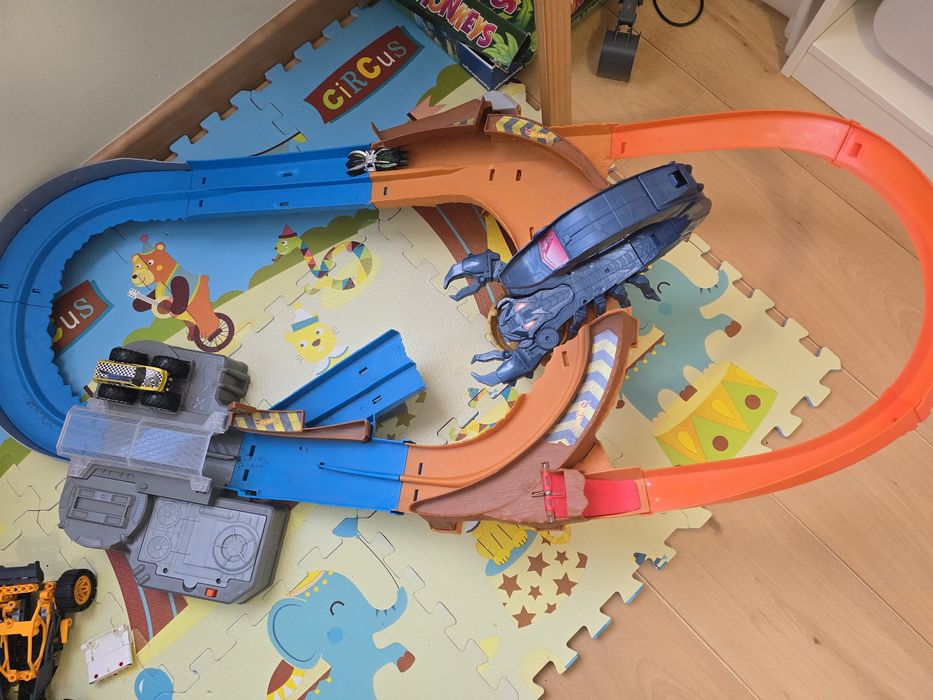 Pista Hot Wheels Monster Trucks - Escorpião Gigante