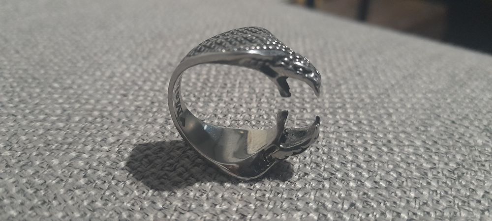 Męski pierścionek w kształcie węży