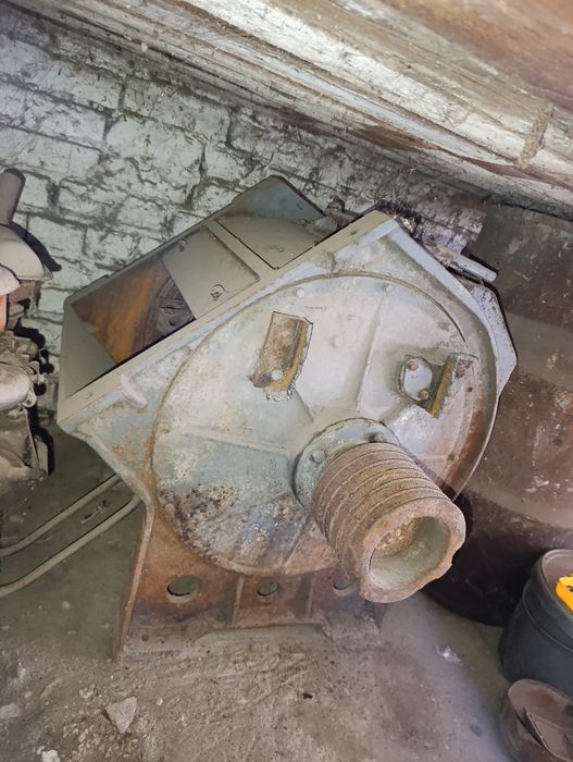 Млин дку зернодробілка.