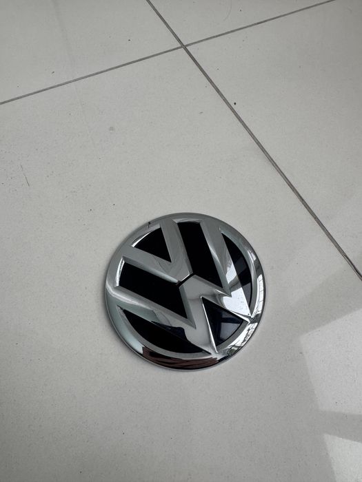 Эмблема багажника VW Jetta Passat знак