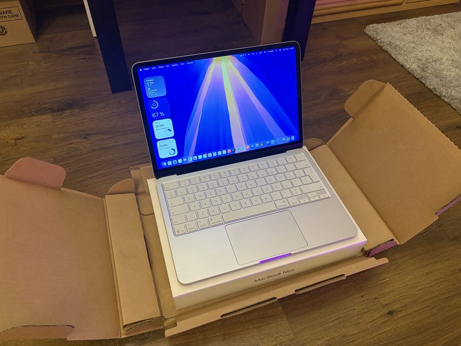 MacBook Neo Silver 8/256 Jak Nowy