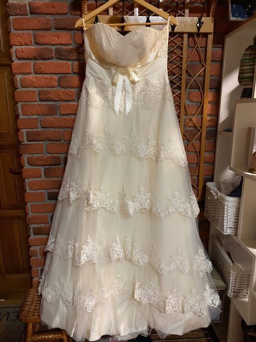 Прокат або продаж весільноі сукні колір Айворі