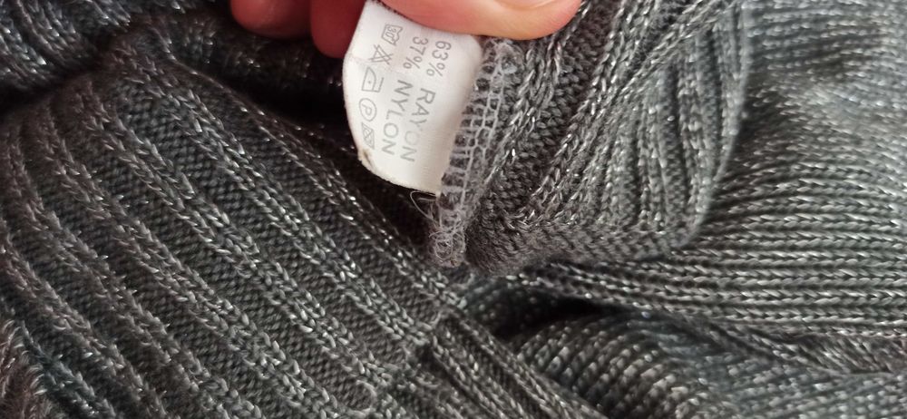 Sweter ze srebrną nitką M