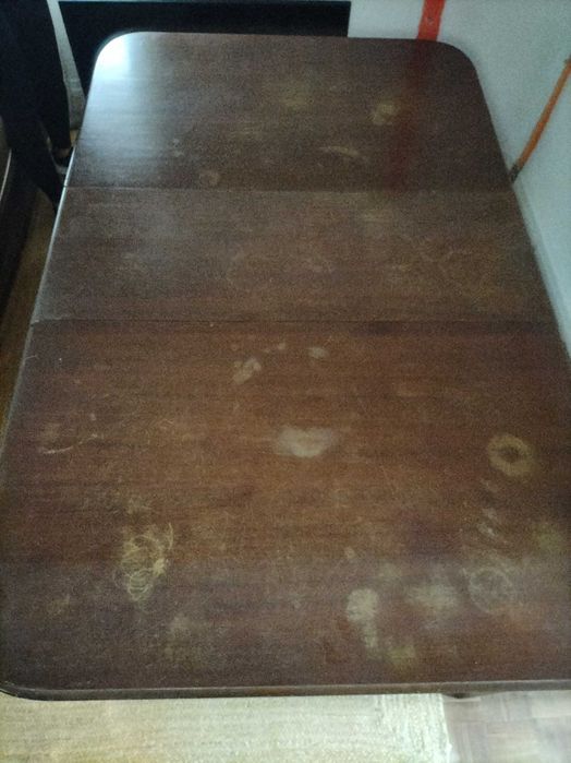 Mesa de madeira maciça