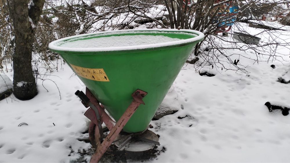 Навісний розкидач добрив