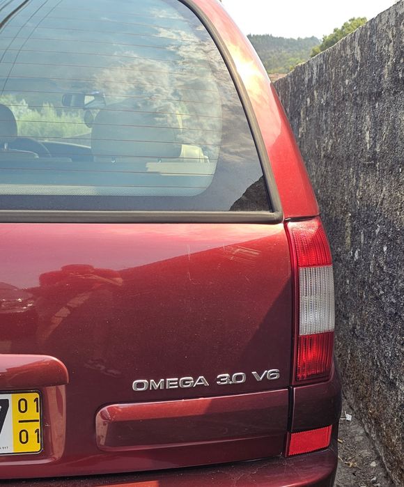 Opel Omega B Caravan 3.0 V6 – Caixa Manual & RWD (Edition 2000)