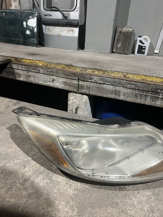 Продам фару ford focus 3
