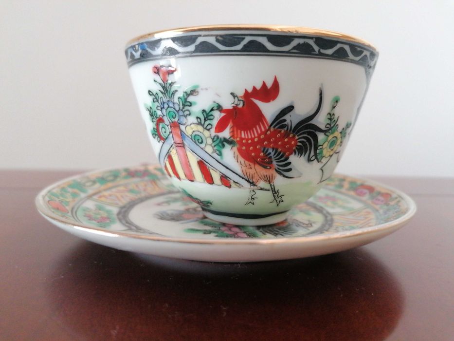 Chávena de chá com pires em porcelana chinesa com motivo galo