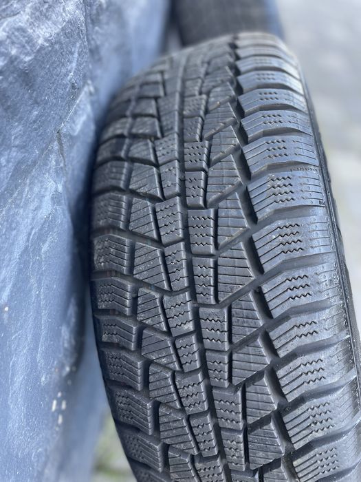 Продам зимову резину 205 60 r16