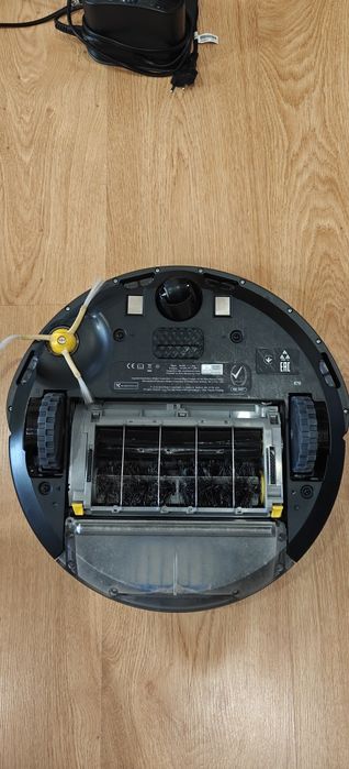 Aspirador Robô iRobot Roomba 676 c/ Wi-Fi e App
