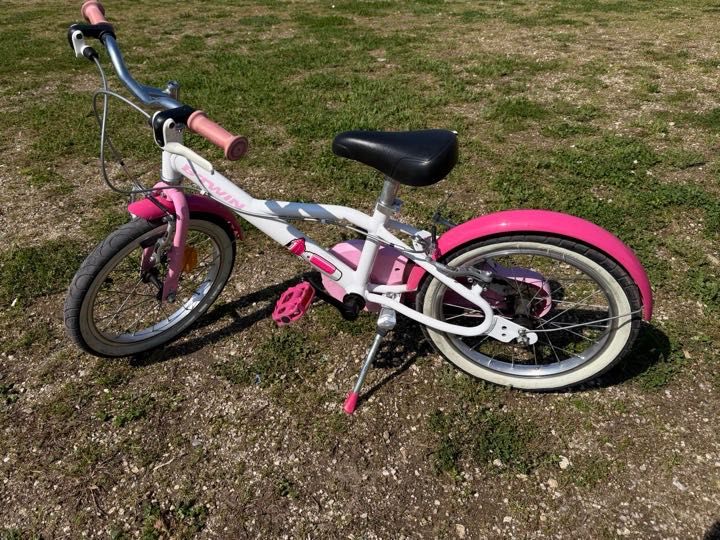 Bicicleta Criança 4,5-6 anos Decathlon 500 Doctor Girl B'TWIN roda 16"